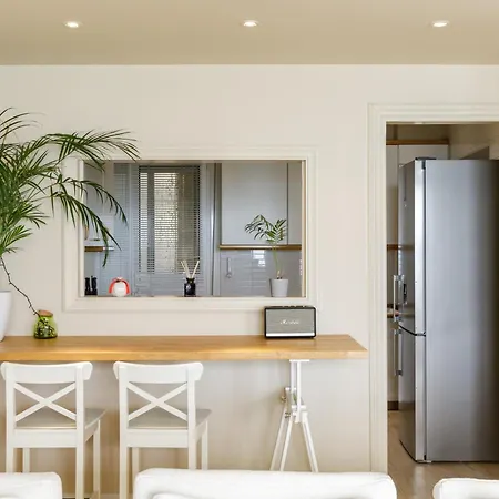 Infinity & Beyond By Halu! - Seafront Apartment