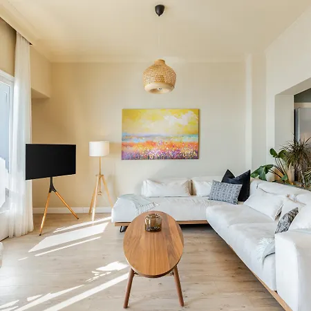 Infinity & Beyond By Halu! - Seafront Apartment Thessaloniki