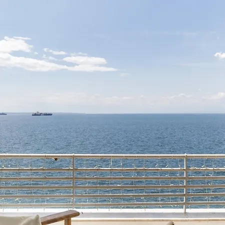 Infinity & Beyond By Halu! - Seafront Apartment Thessaloniki