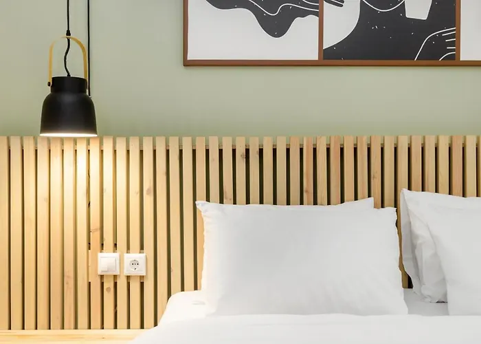 Infinity & Beyond By Halu! - Seafront Tesalónica