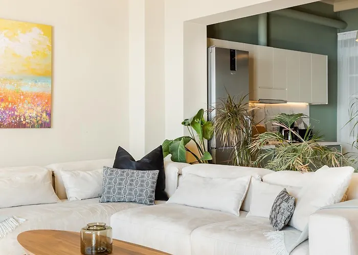 Infinity & Beyond By Halu! - Seafront Tesalónica